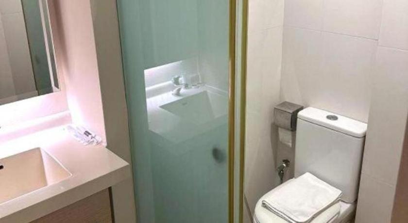 Reddoorz Premium @ Balestier