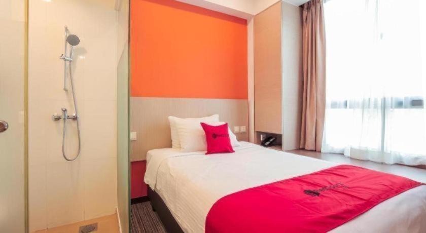 Reddoorz Premium @ Balestier Hotel Singapore